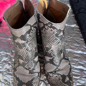 Elegant Snakeskin Ankle Boots - Black and Gray 7.5